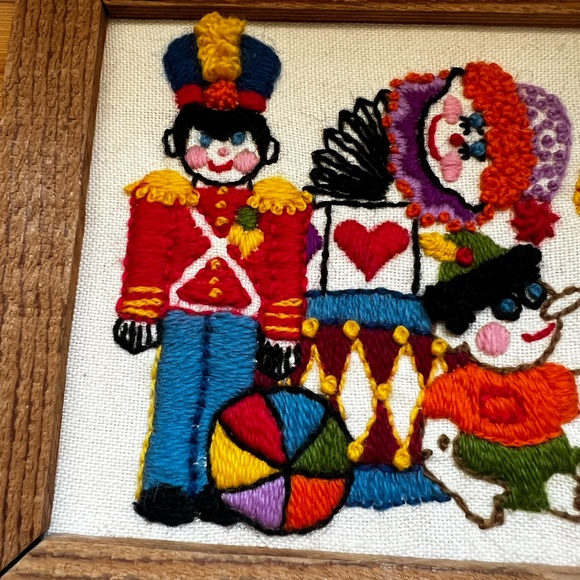 Free with purchase! Vintage Crewel Embroidery Picture - Picture 2 of 10